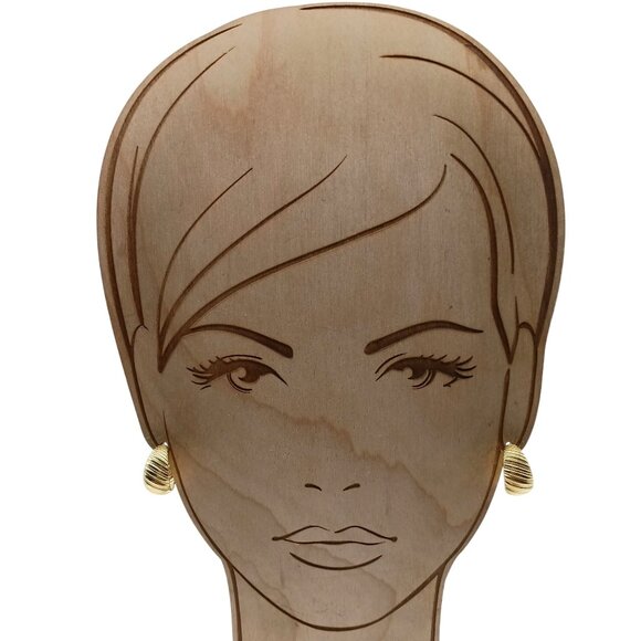 Vintage Chic Gold-Tone Ribbed Clip-On Hoop Earrings - Picture 3 of 4